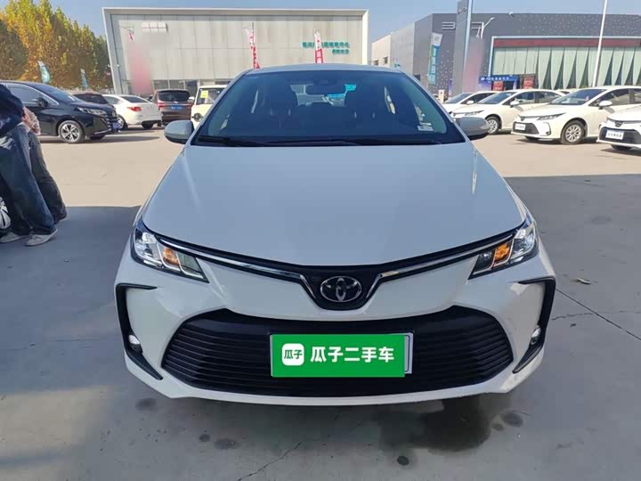 Фото 3 - Toyota Corolla