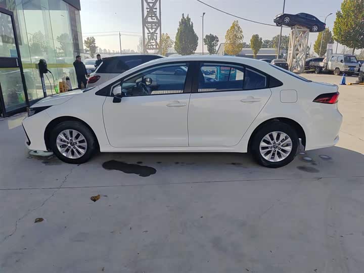 Фото 5 - Toyota Corolla