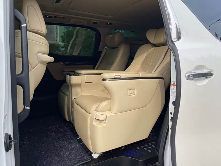 Фото 5 - Toyota Vellfire