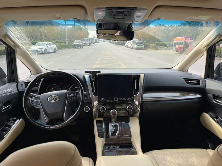 Фото 6 - Toyota Vellfire