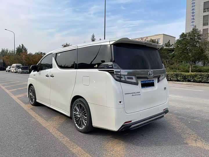 Фото 9 - Toyota Vellfire