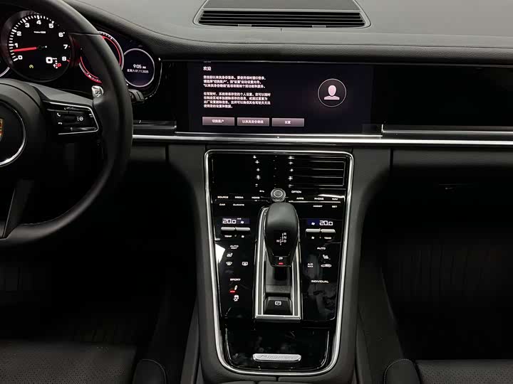 Фото 13 - Porsche Panamera