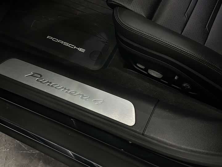 Фото 17 - Porsche Panamera