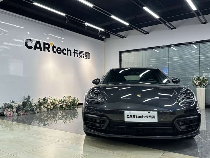 Фото 2 - Porsche Panamera