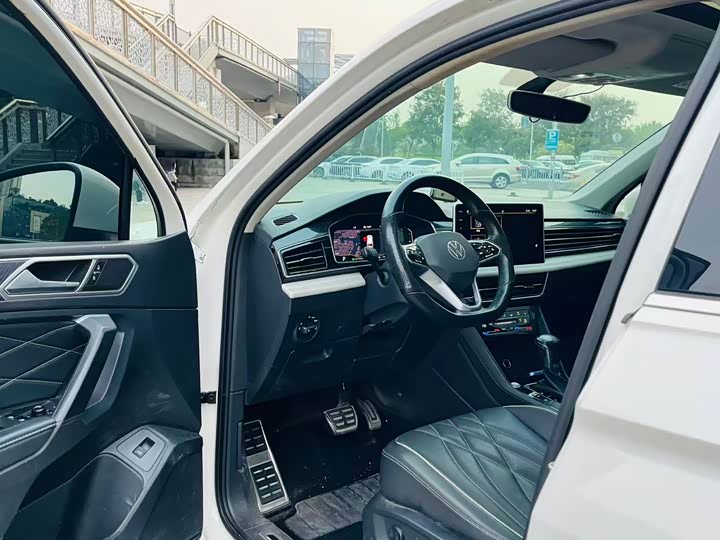 Фото 4 - Volkswagen Tiguan L Pro