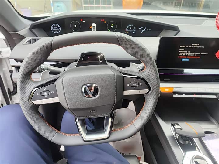 Фото 11 - Changan UNI-V