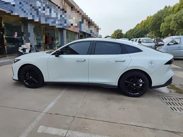 Фото 5 - Changan UNI-V