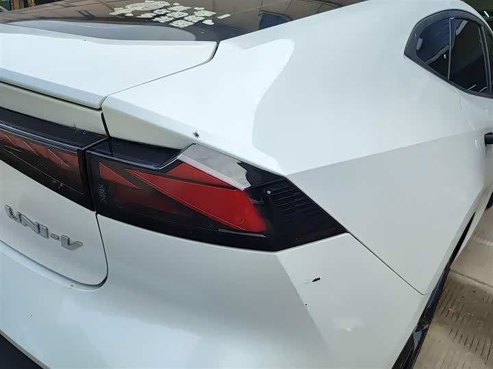 Фото 8 - Changan UNI-V