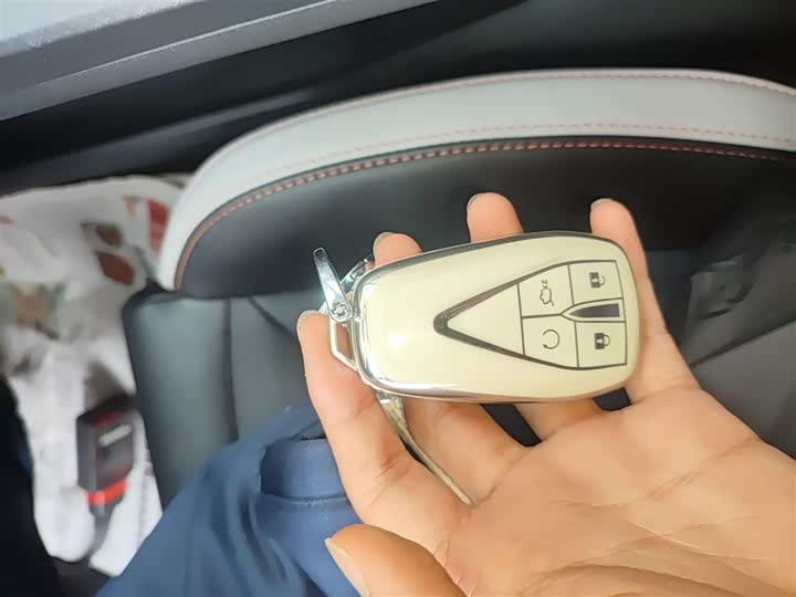 Фото 9 - Changan UNI-V