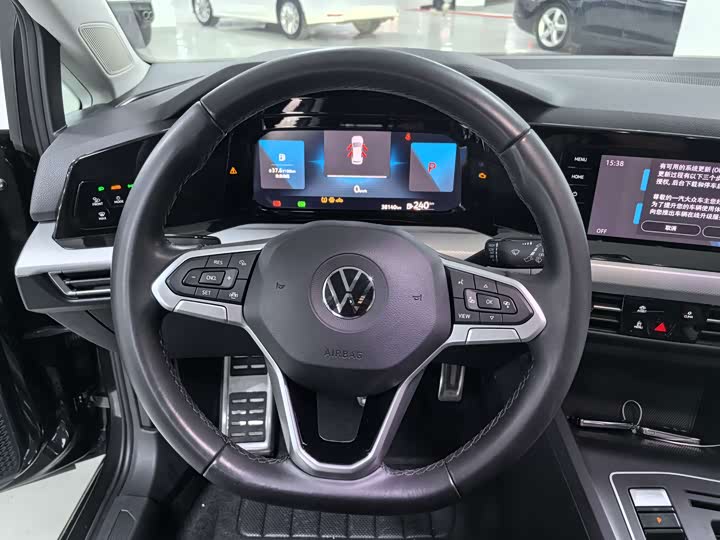 Фото 12 - Volkswagen Golf