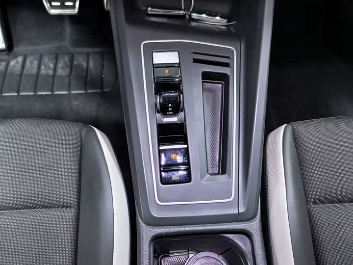 Фото 14 - Volkswagen Golf