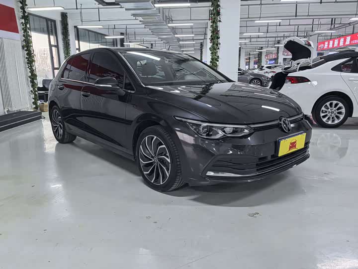 Фото 3 - Volkswagen Golf