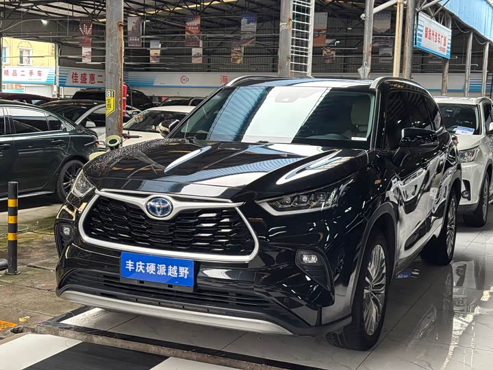 Фото 1 - Toyota Highlander