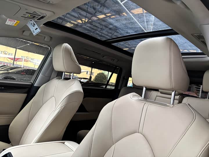 Фото 10 - Toyota Highlander