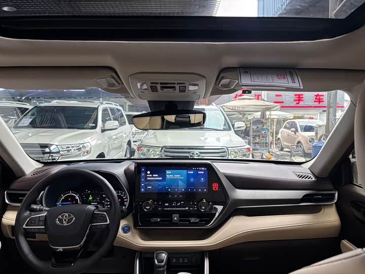 Фото 11 - Toyota Highlander