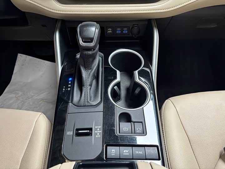 Фото 13 - Toyota Highlander