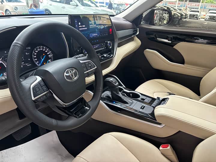 Фото 7 - Toyota Highlander