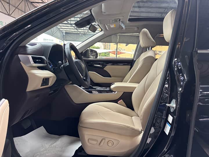 Фото 8 - Toyota Highlander