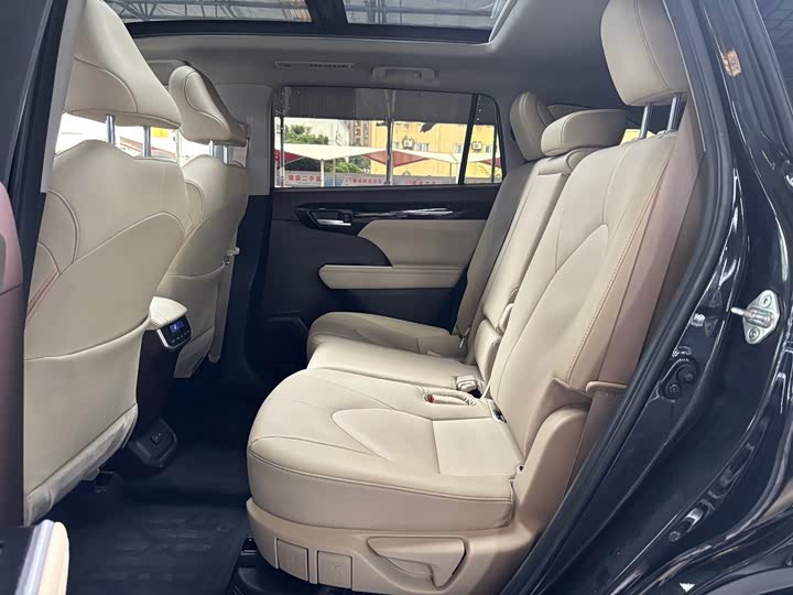 Фото 9 - Toyota Highlander