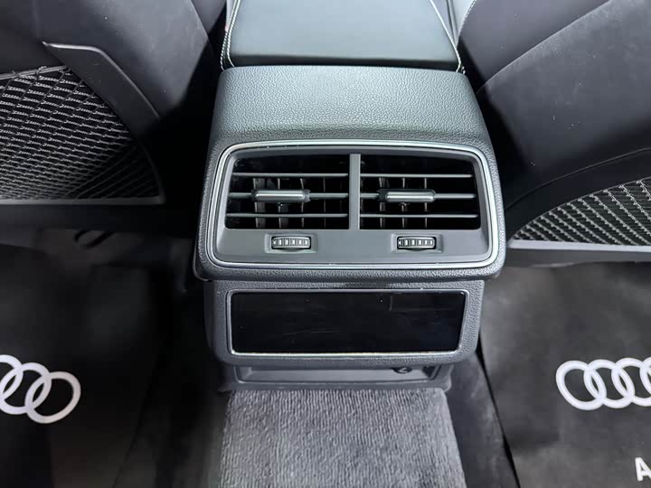 Фото 14 - Audi A6L