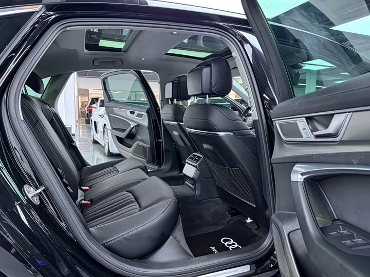 Фото 15 - Audi A6L