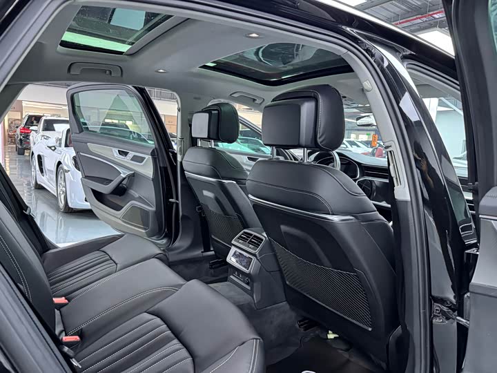 Фото 16 - Audi A6L