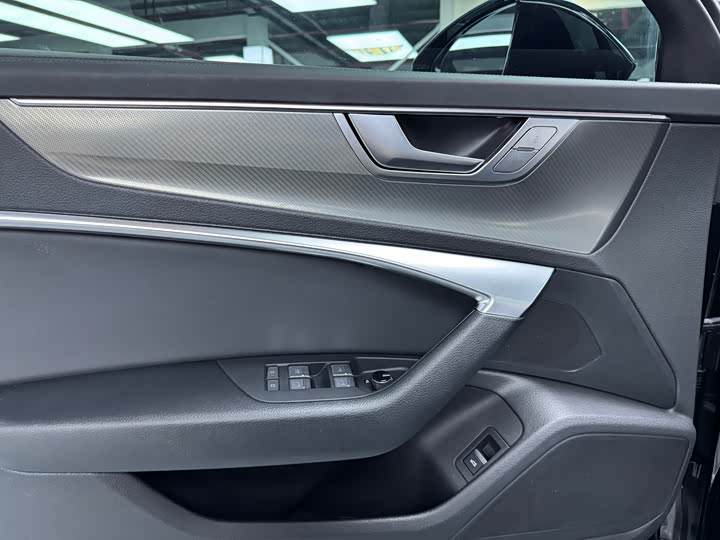 Фото 6 - Audi A6L