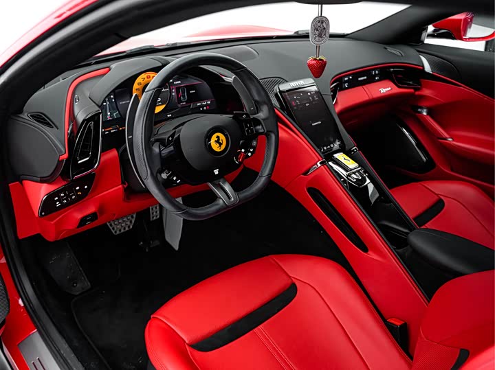 Фото 15 - Ferrari Roma