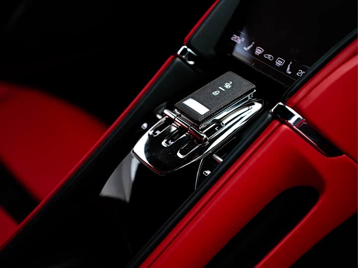 Фото 21 - Ferrari Roma