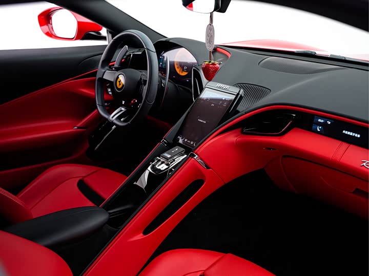 Фото 23 - Ferrari Roma