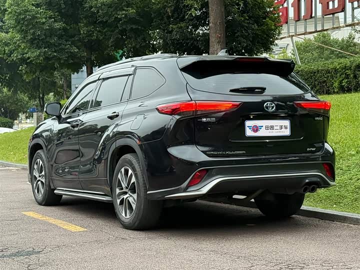 Фото 4 - Toyota Crown Kluger