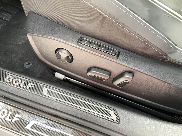 Фото 10 - Volkswagen Golf