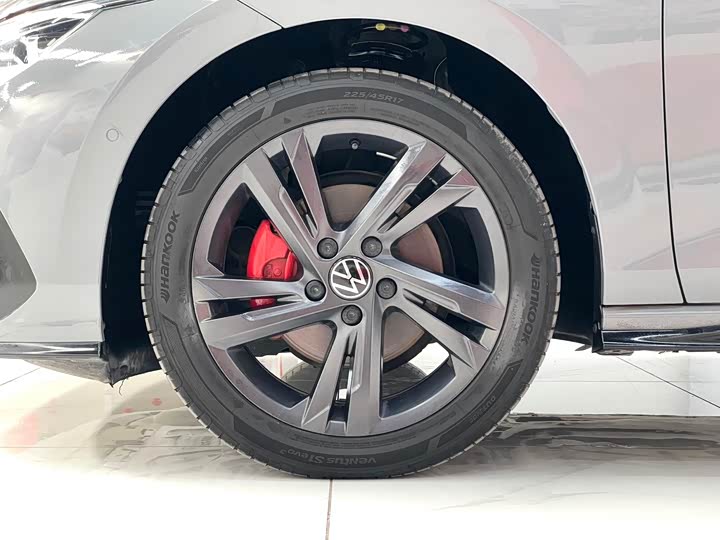 Фото 17 - Volkswagen Golf