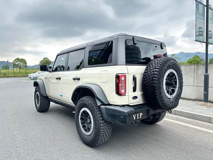 Фото 4 - Ford Bronco