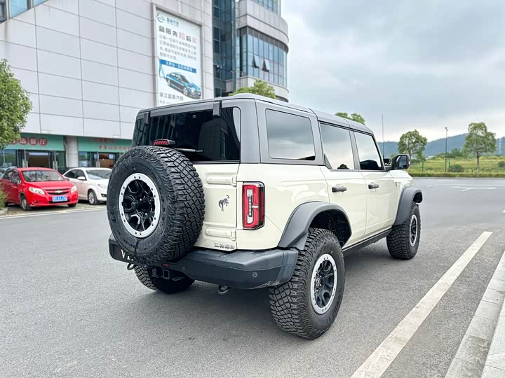 Фото 6 - Ford Bronco