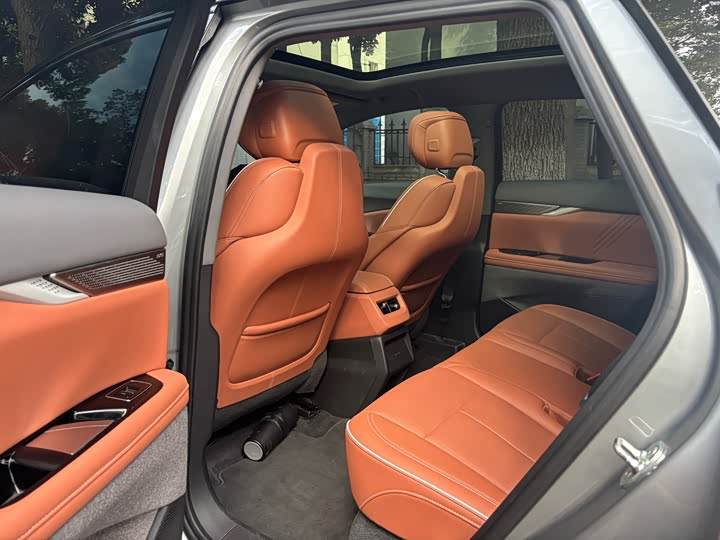 Фото 14 - Cadillac Optiq