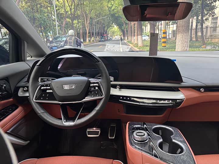 Фото 16 - Cadillac Optiq