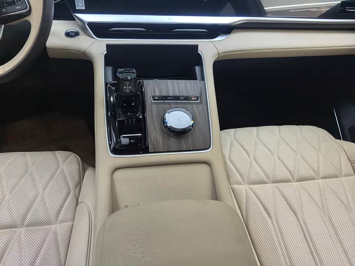 Фото 10 - Geely Monjaro