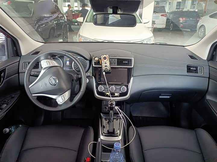 Фото 10 - Nissan Tiida