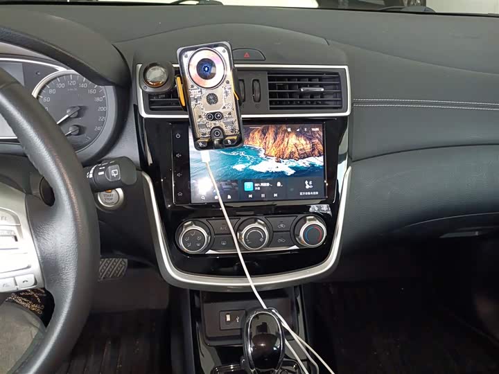 Фото 13 - Nissan Tiida