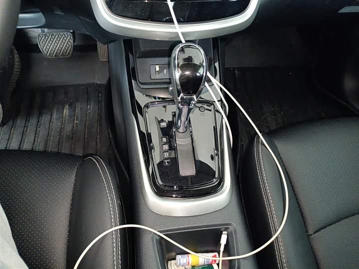 Фото 14 - Nissan Tiida