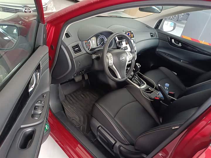 Фото 16 - Nissan Tiida