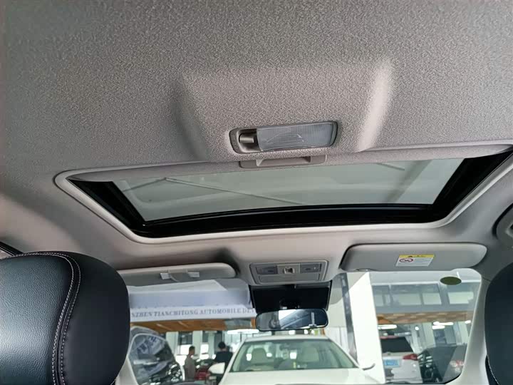 Фото 18 - Nissan Tiida