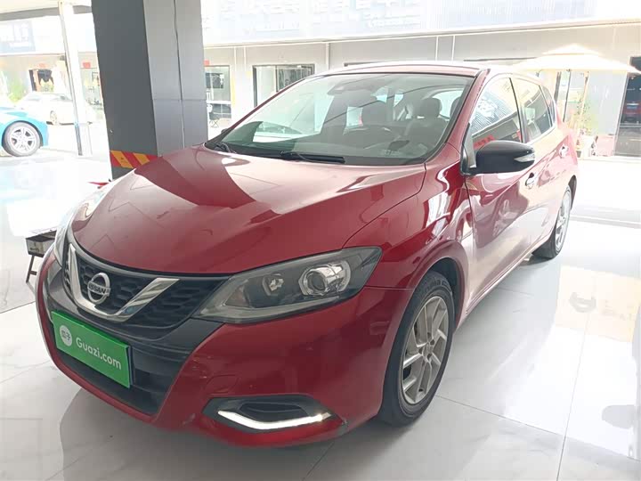 Фото 2 - Nissan Tiida