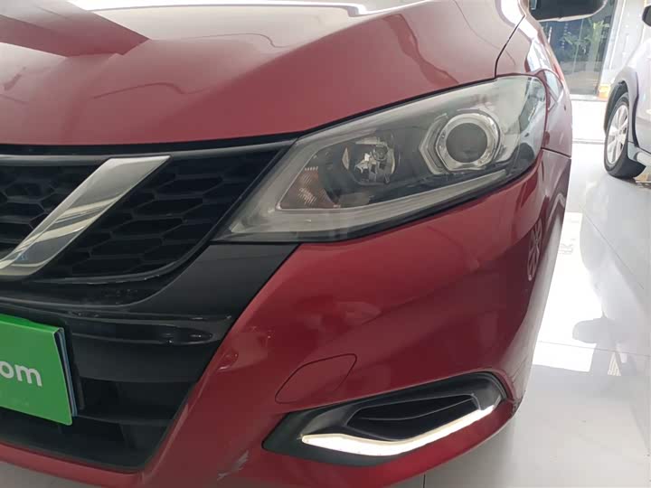 Фото 24 - Nissan Tiida