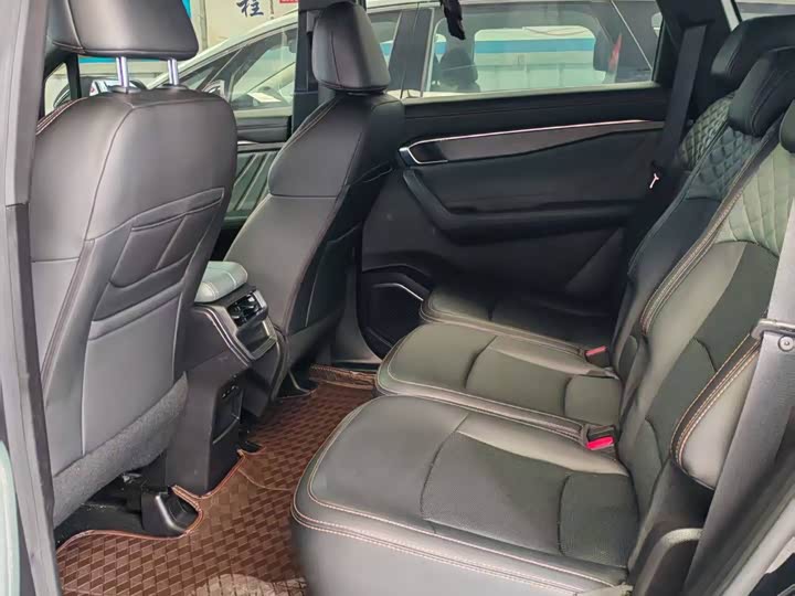 Фото 5 - Geely Okavango L