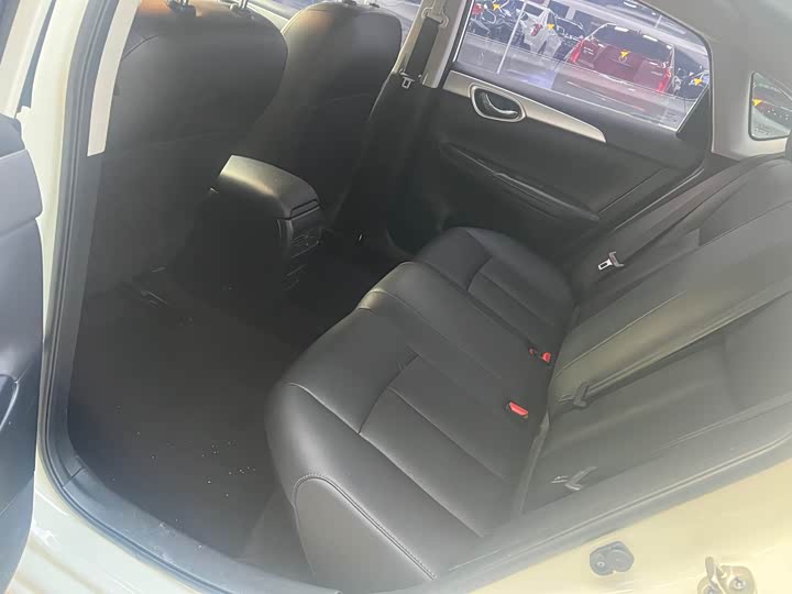 Фото 3 - Nissan Sylphy