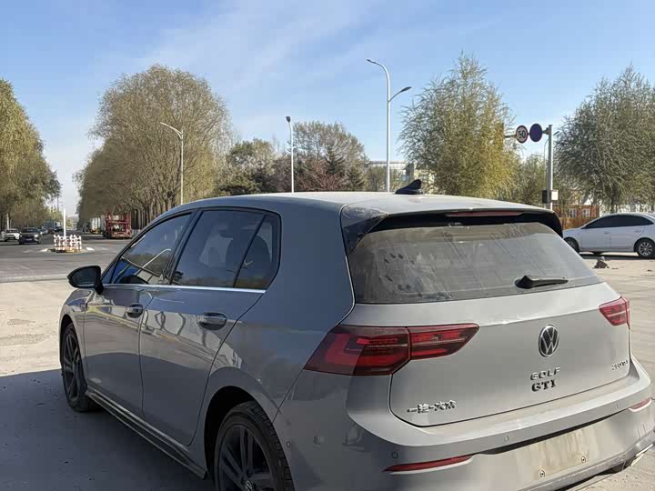 Фото 2 - Volkswagen Golf