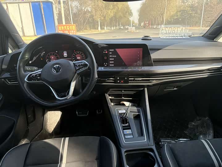 Фото 5 - Volkswagen Golf