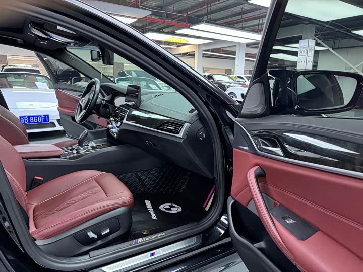 Фото 16 - BMW 5 Series